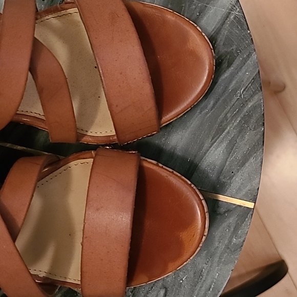 MICHAEL Cognac Strappy Leather& Cork Wedge Sandal sz 8/ IZZY & ALI Straw handbag - Picture 7 of 13